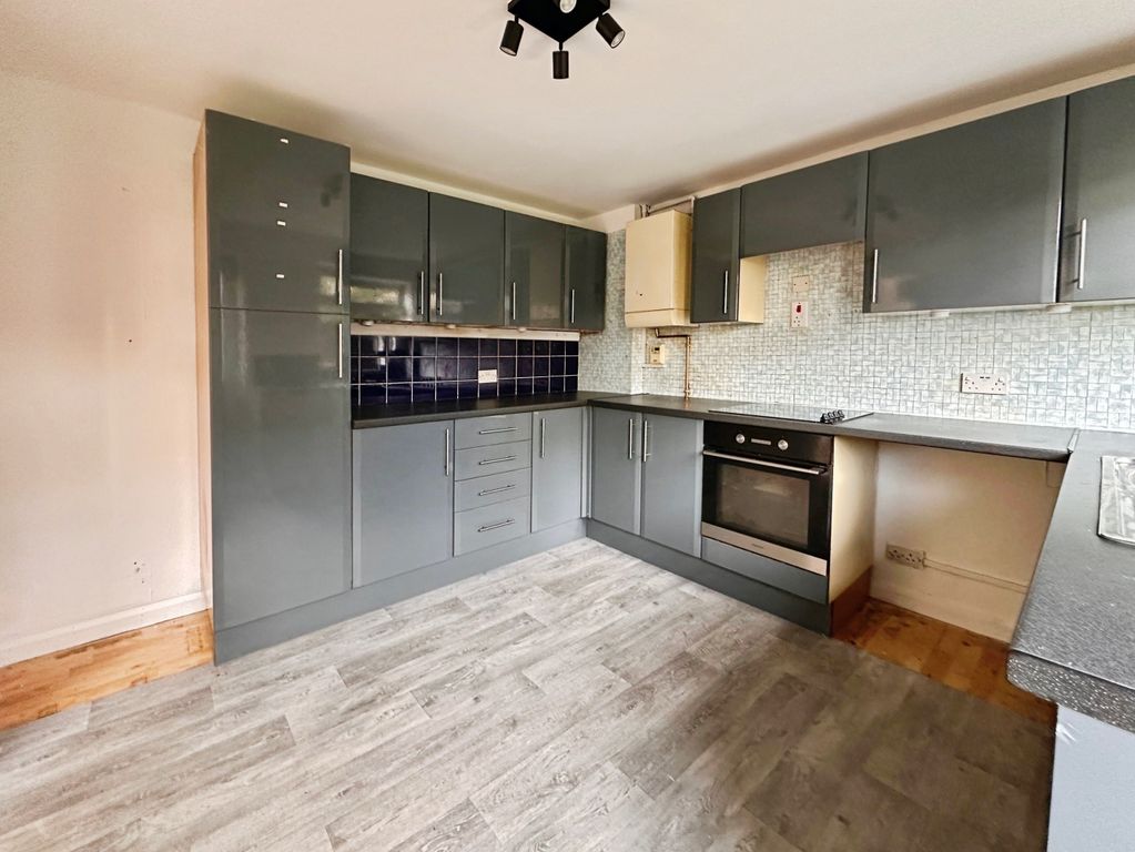 Property photo 3 of 15 Kitchen