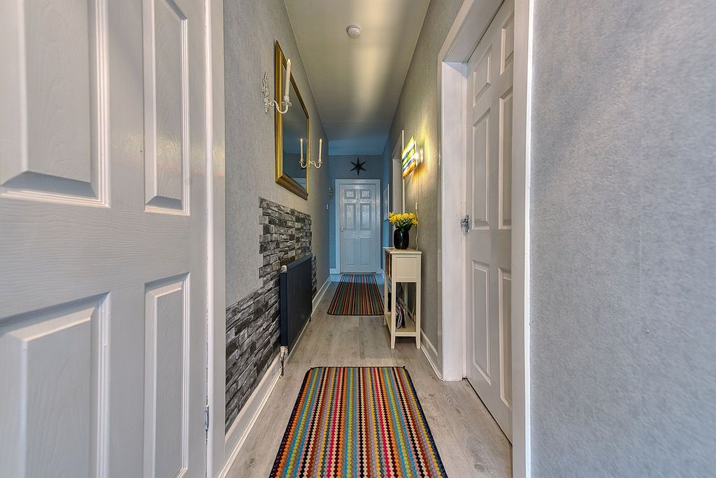 Property photo 2 of 22 Hallway