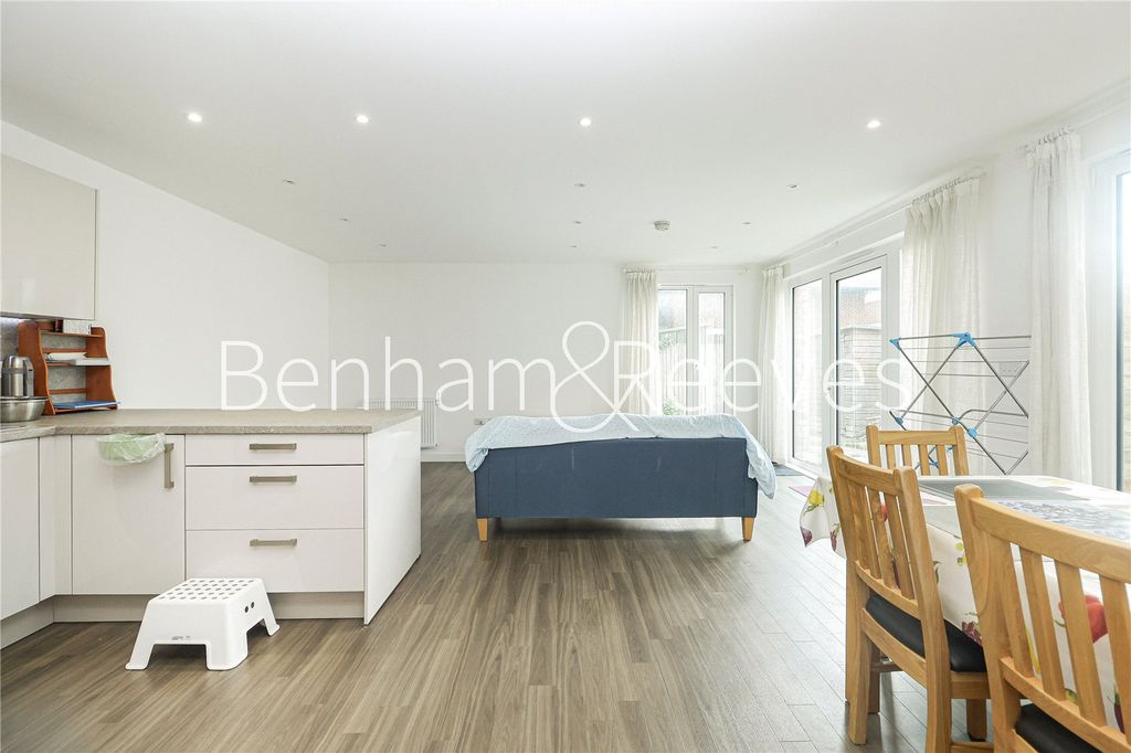 Property photo 3 of 21 Picture No. 02