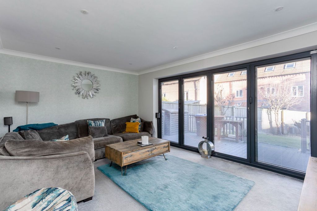 Property photo 3 of 27