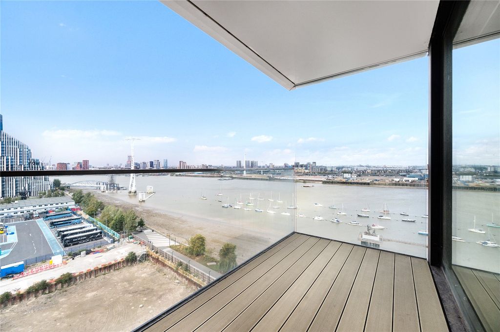 Property photo 2 of 12 Barge Walk