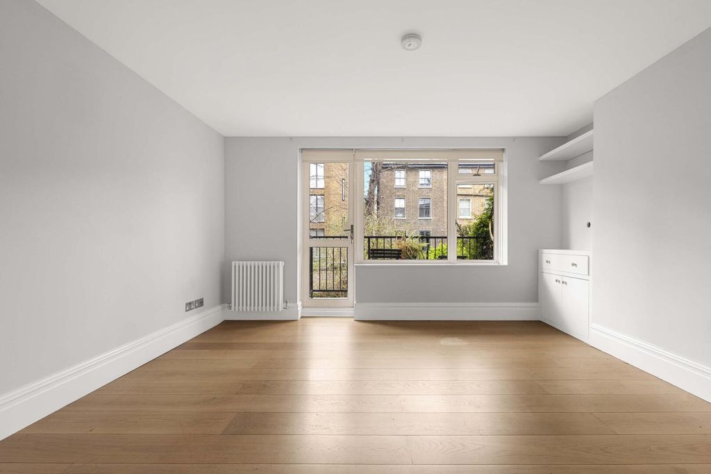 Property photo 2 of 10 Living Room