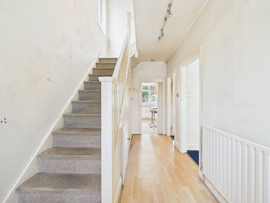 Property photo 2 of 26