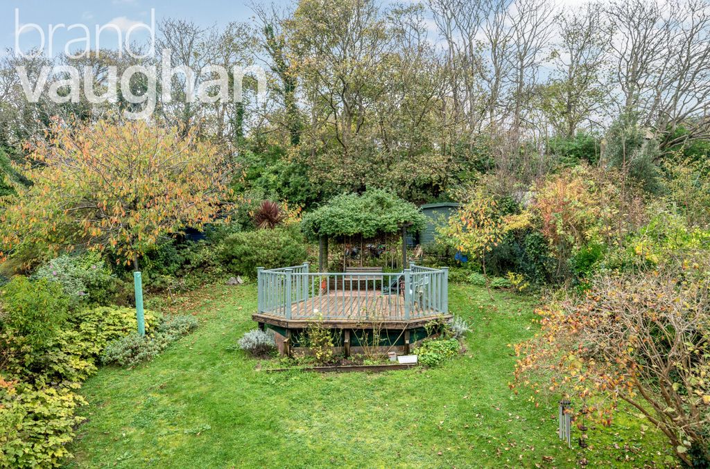 Property photo 3 of 11 Garden