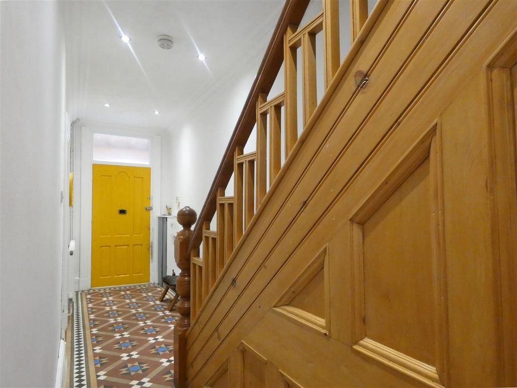 Property photo 3 of 24 Entrance Hall