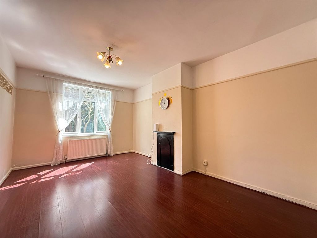 Property photo 2 of 9 Picture No. 32