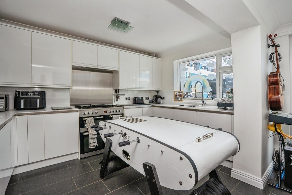 Property photo 3 of 17 Photo