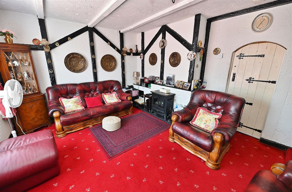 Property photo 3 of 15 Lounge/Dining Area