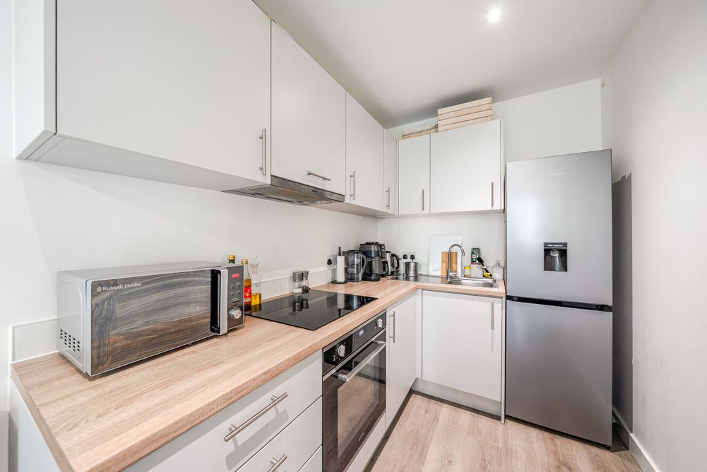 Property photo 3 of 18 1521071-10-1A08ba...