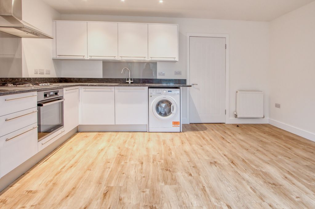 Property photo 3 of 19 Ewemove Taunton Cherry Tree (18)