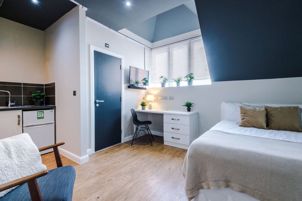 Property photo 2 of 12 Flat 16, Unw, 9