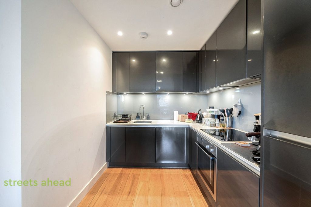 Property photo 3 of 16 d75Cdd88-59B3-4A0...