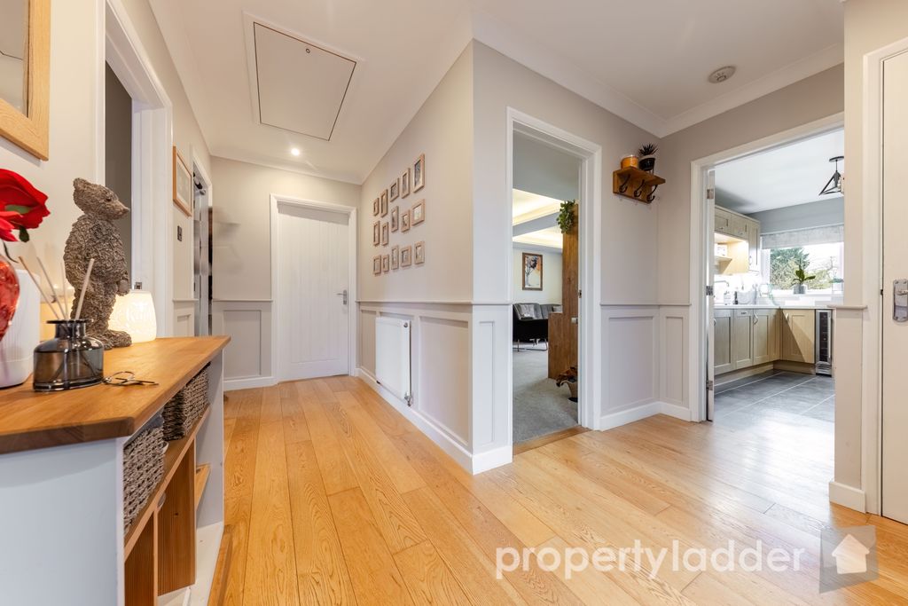 Property photo 2 of 18 Pl