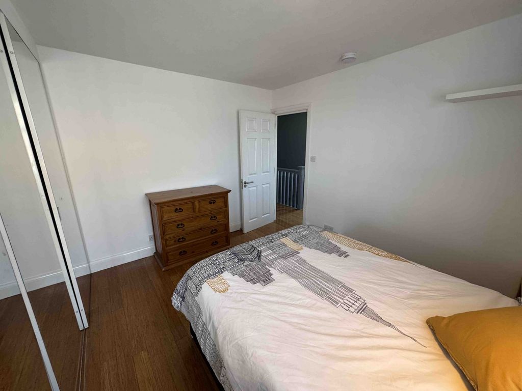 Property photo 1 of 6 Room