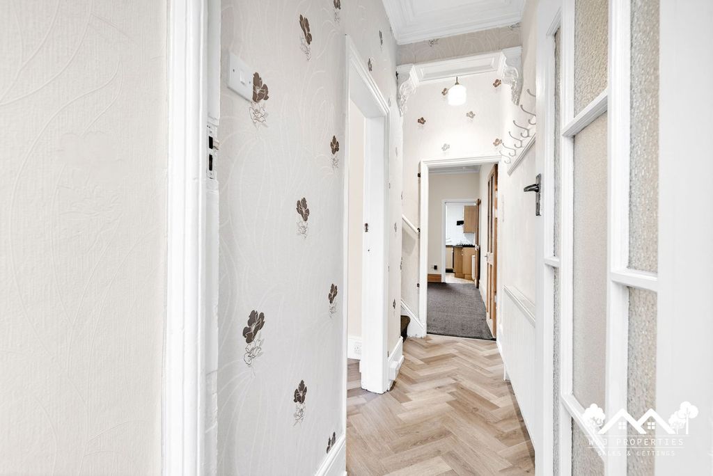 Property photo 2 of 27