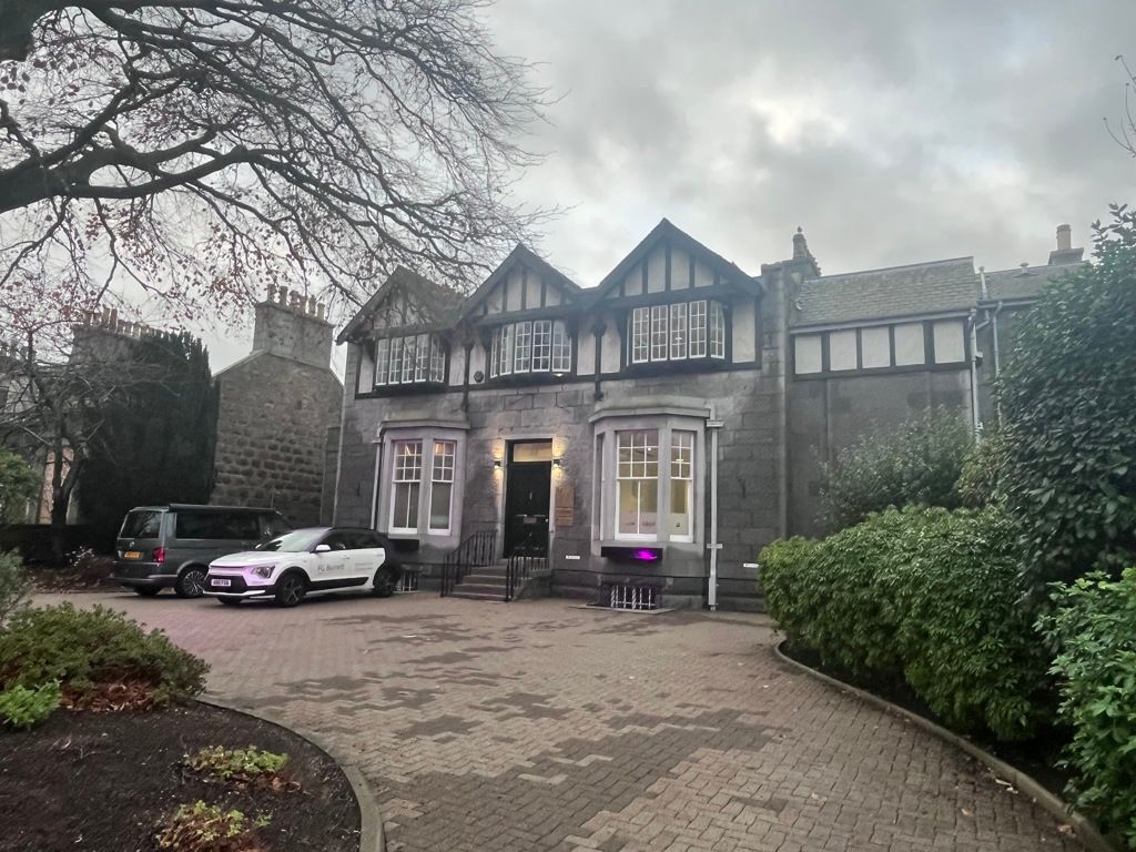 Property photo 1 of 6 Photo 6