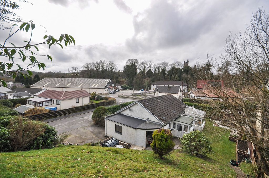 Property photo 2 of 25