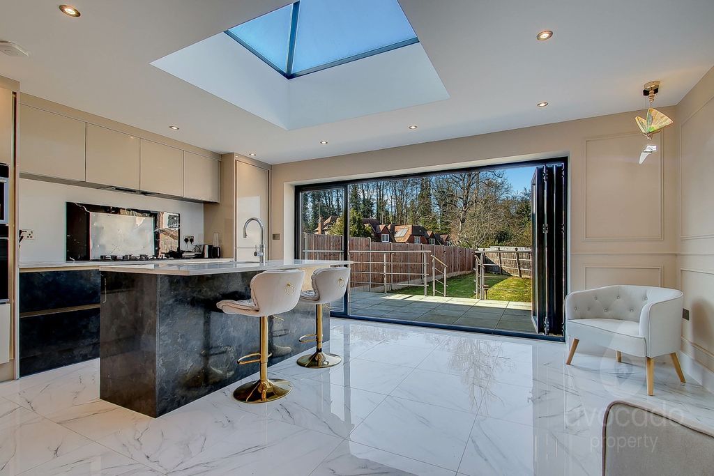 Property photo 2 of 20 5279684