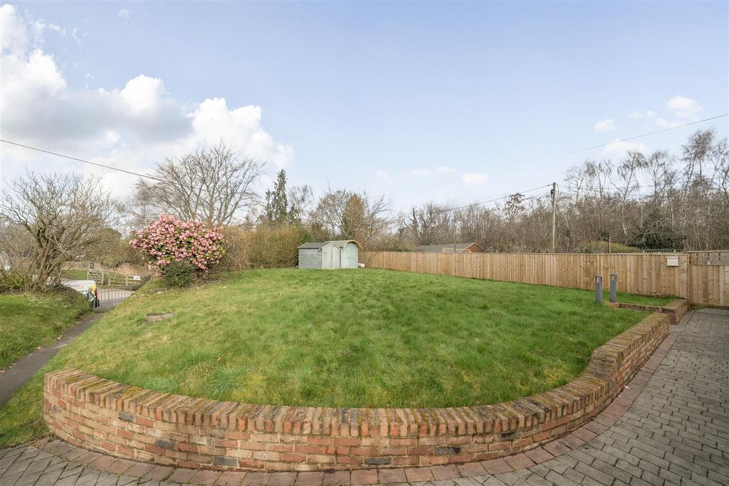 Property photo 2 of 19 1405400-19-699c3857c1Bd9.Jpg