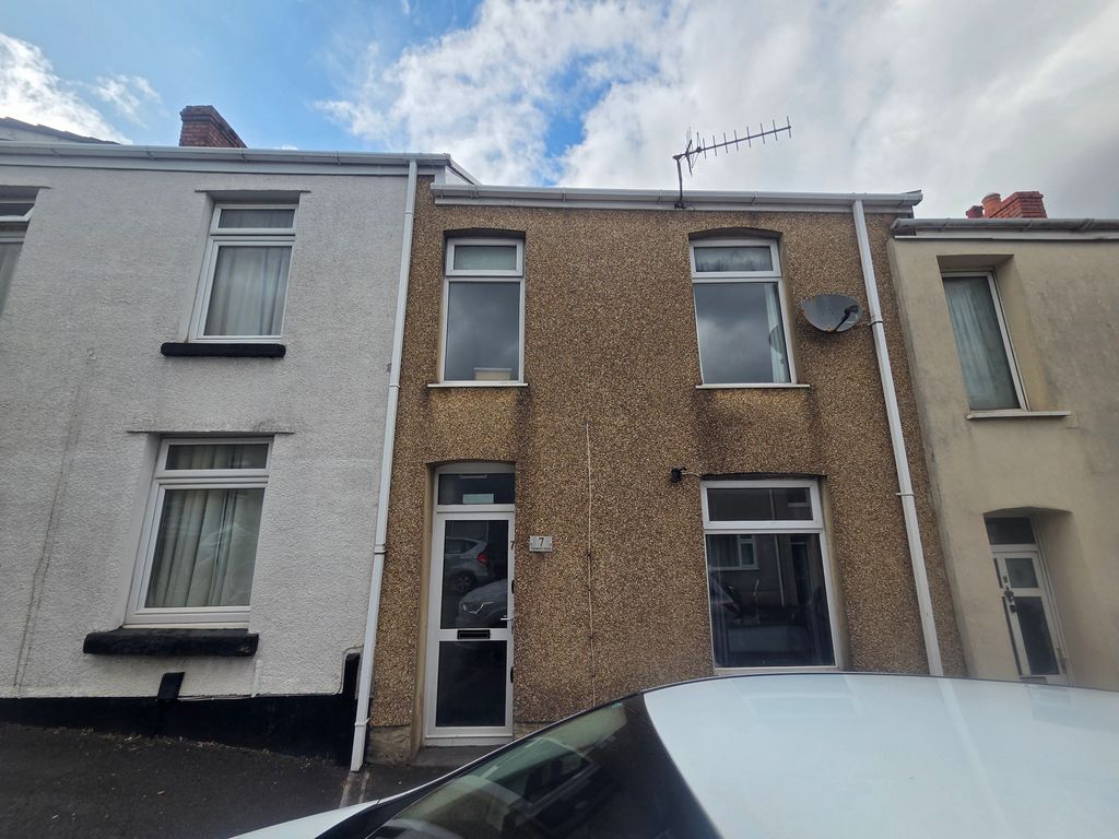 Property photo 1 of 8