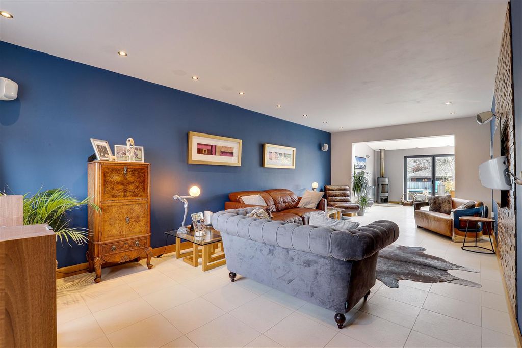 Property photo 3 of 40 11130.Jpg
