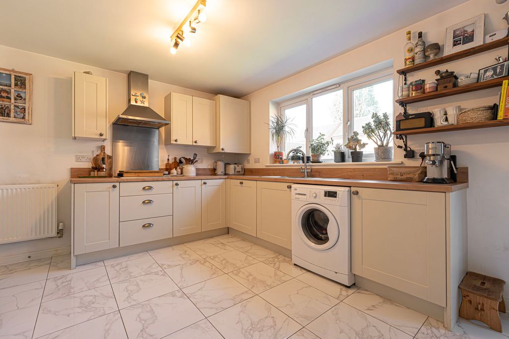 Property photo 2 of 35