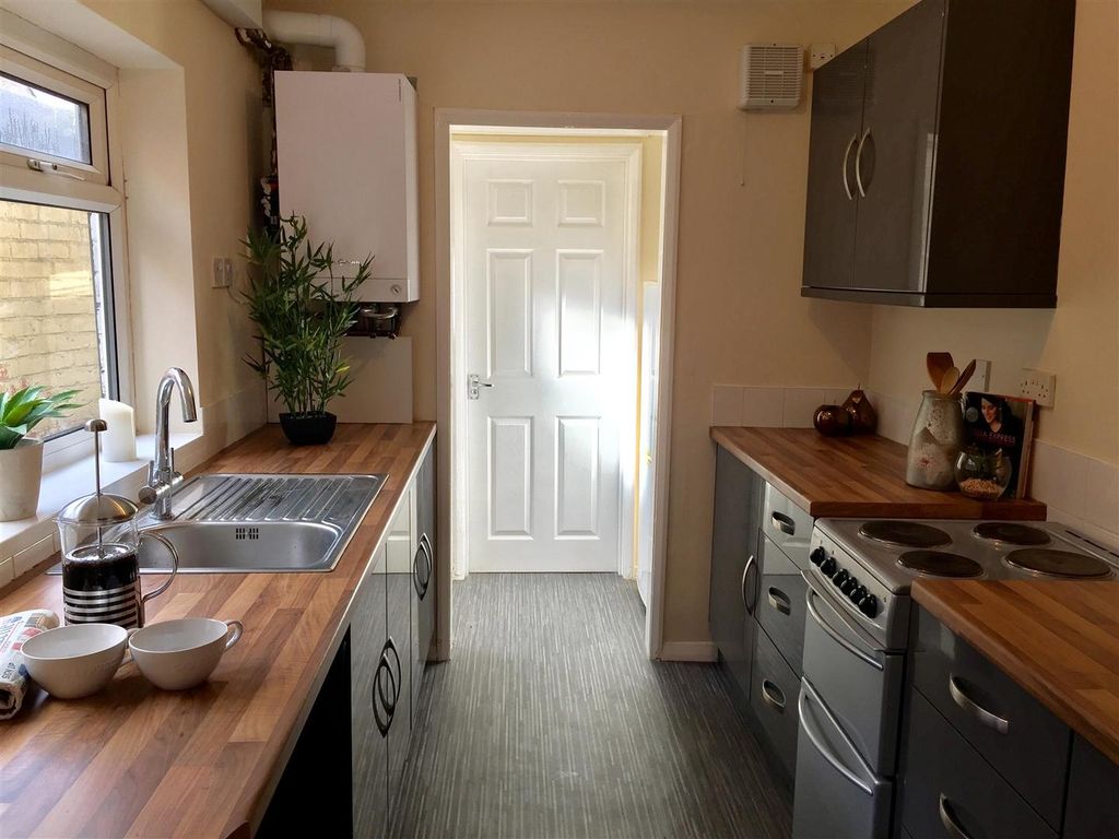 Property photo 2 of 11