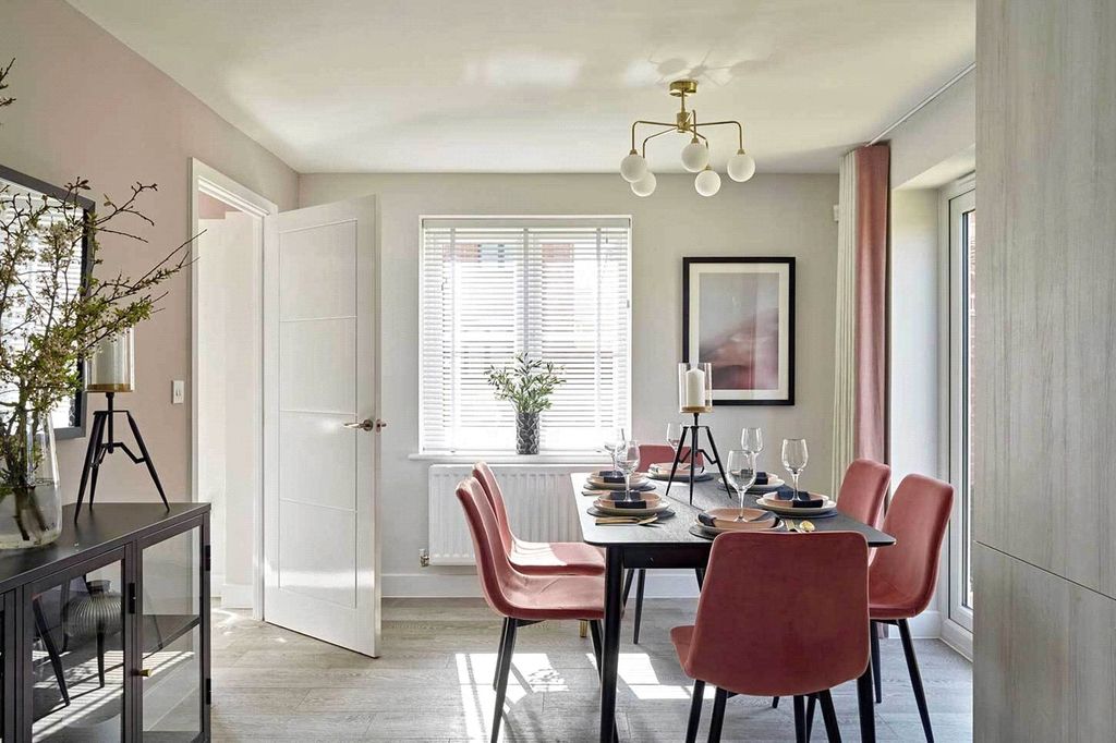 Property photo 3 of 8 Dining Example