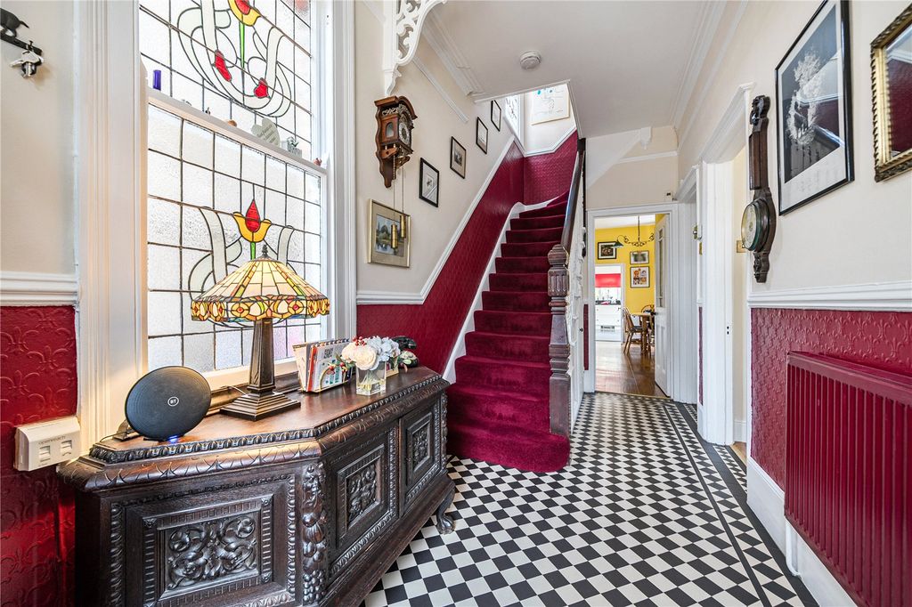 Property photo 2 of 28 Picture No. 27