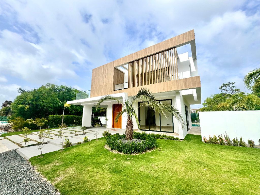 Property photo 2 of 35