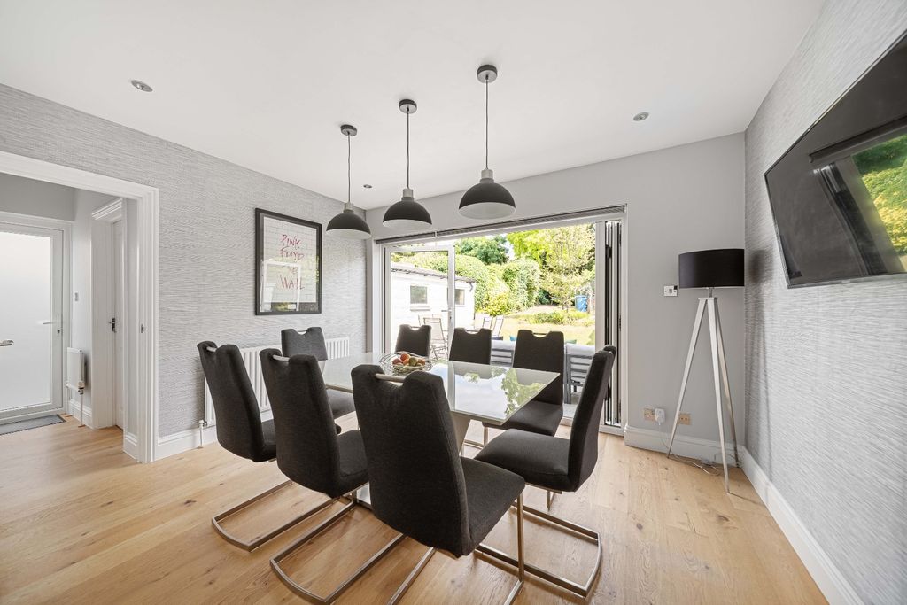 Property photo 3 of 16 4270324