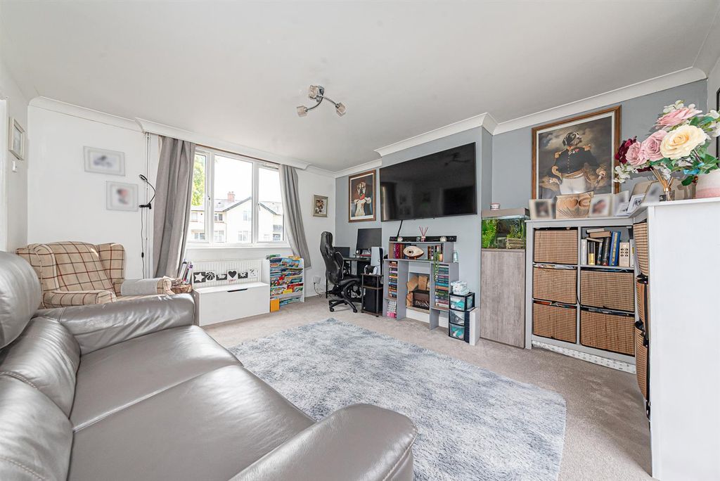 Property photo 2 of 18 31 Chetwode Place (13).Jpg