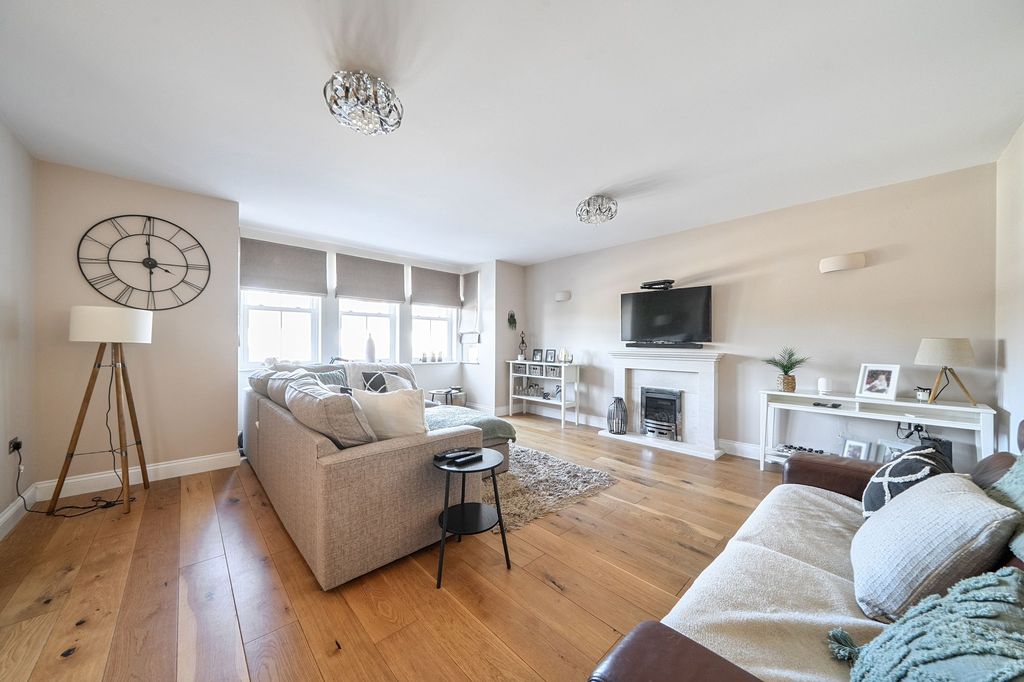 Property photo 3 of 21