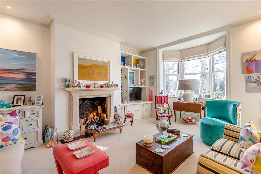 Property photo 2 of 27 8630705-Interior25.Jpg