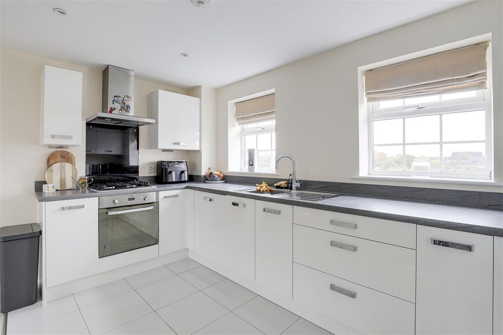 Property photo 2 of 15 28958.Jpg