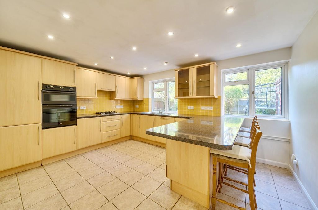 Property photo 2 of 19 Kitchen