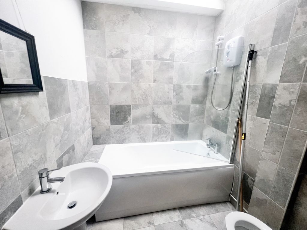 Property photo 3 of 4 Bathroom