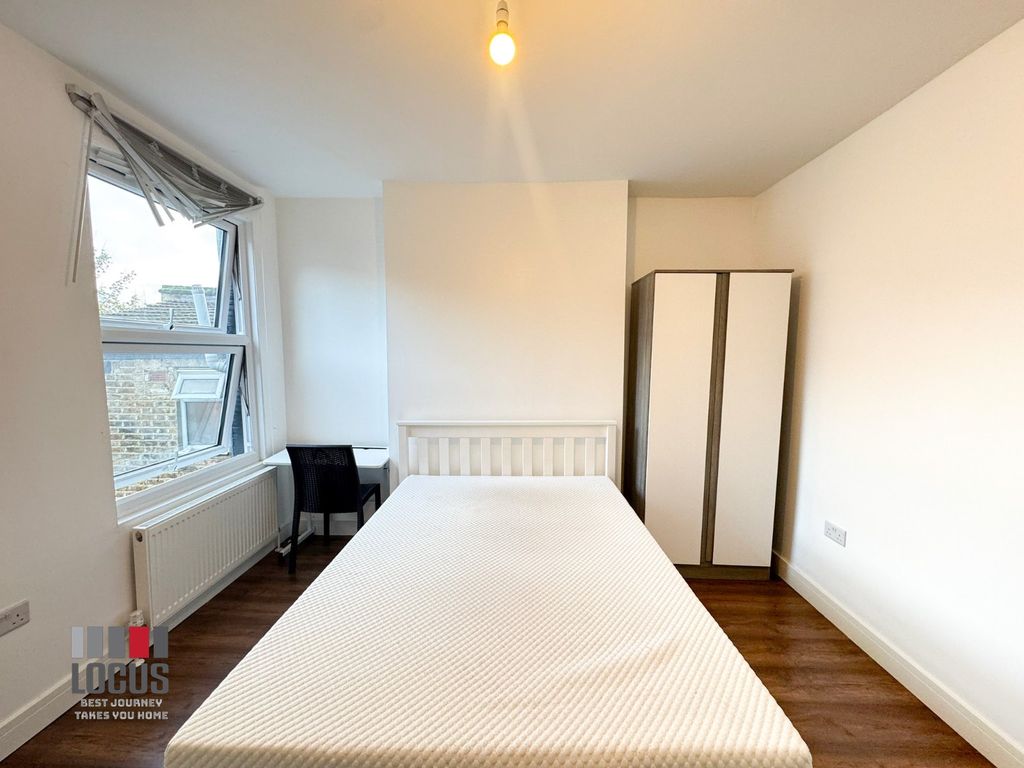 Property photo 2 of 8 Photo 3