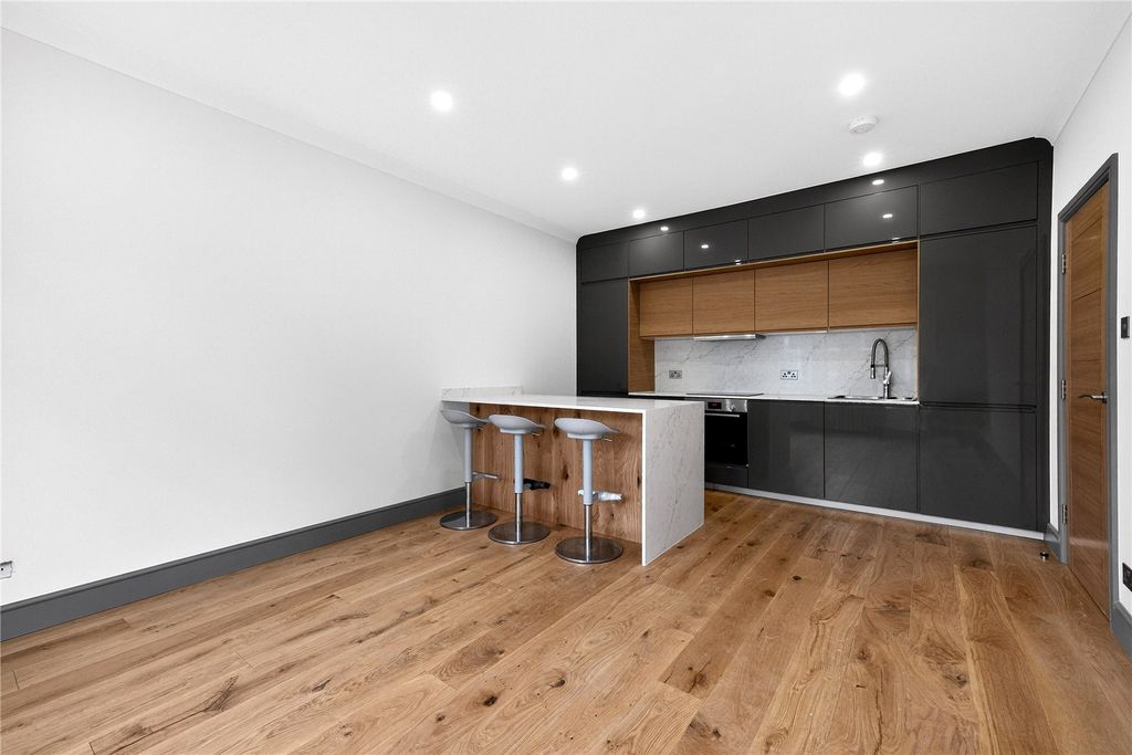 Property photo 3 of 20 Reception/Kitchen