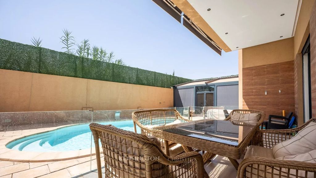 Property photo 2 of 31