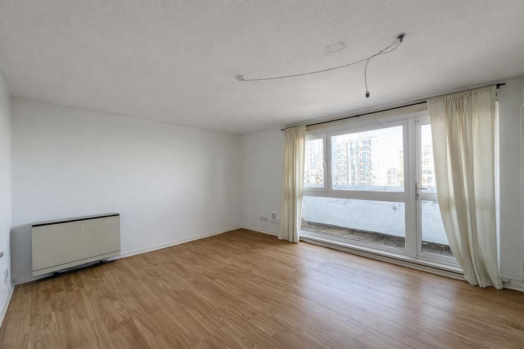 Property photo 3 of 10 Livingroom.Png