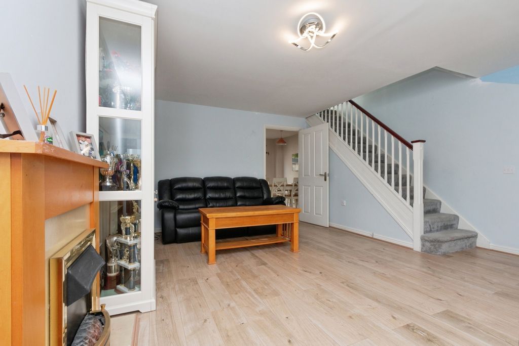 Property photo 2 of 17 Photo