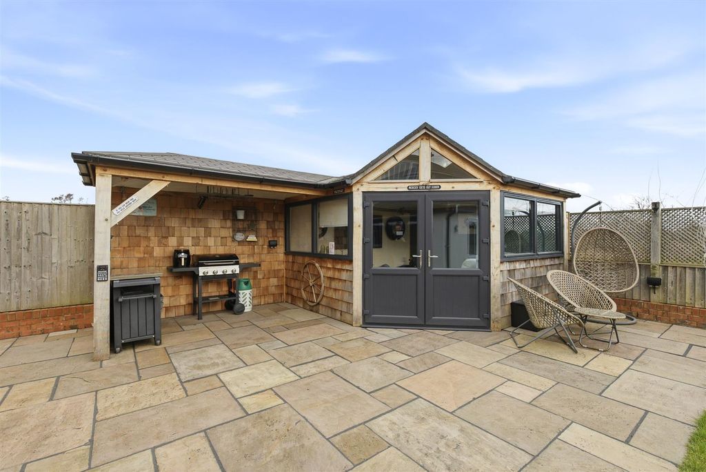 Property photo 3 of 36 130Broughtonroad-34.Jpg