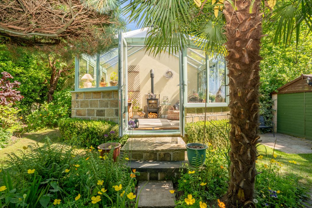 Property photo 2 of 27 Gardenroom