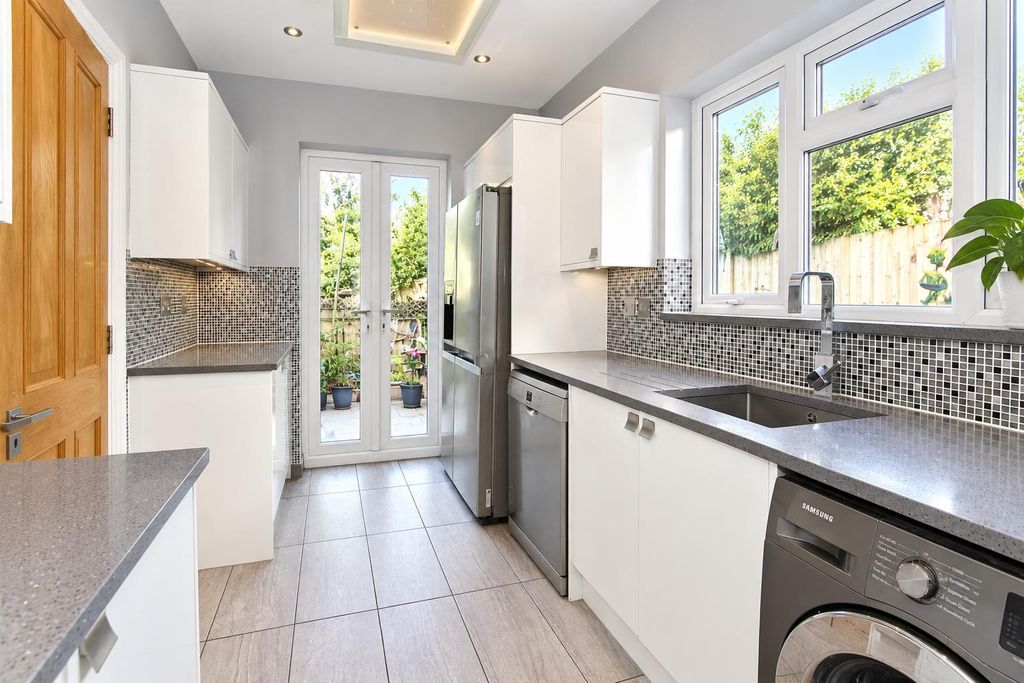 Property photo 3 of 28 Kit B.Png