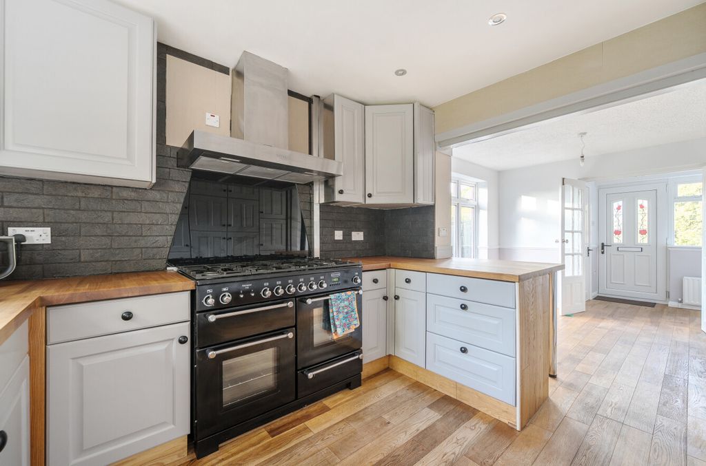 Property photo 2 of 25 1364303-4-68E7F2B...