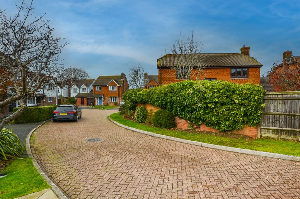 Property photo 2 of 40