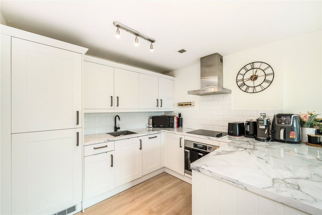 Property photo 3 of 8 Picture No. 15