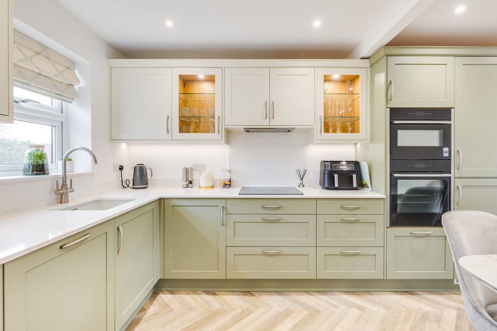 Property photo 2 of 17 Picture No. 12