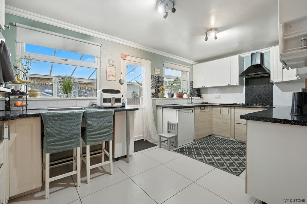 Property photo 2 of 21 4453231